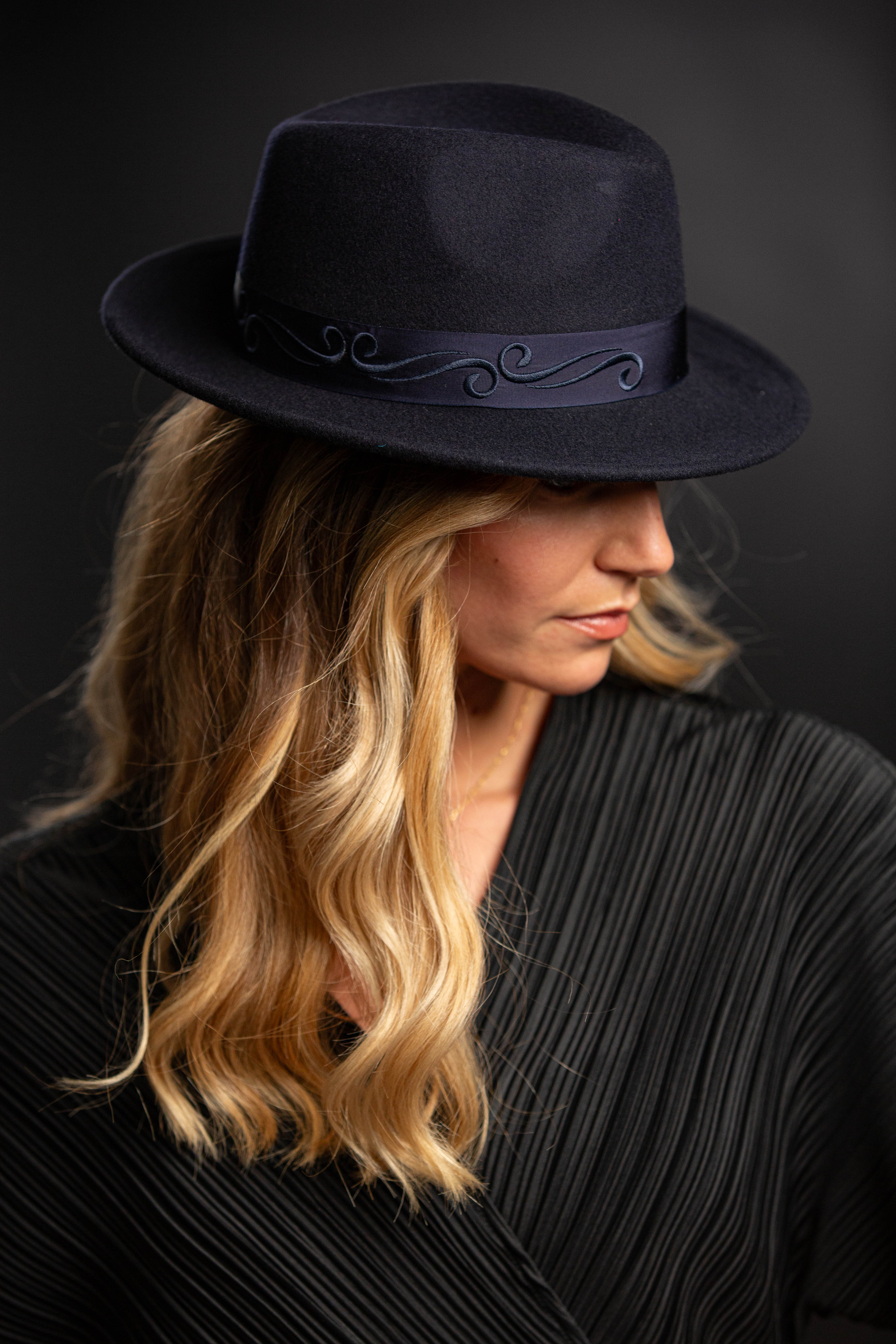 Fedora Hut – feminine Eleganz, moderne Silhouette